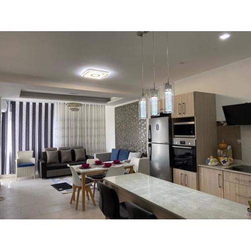 Stylish & Luxury 2-bed parkside apart with pool