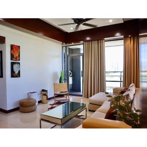 Stylish Luxury Penthouse with 3BR, Wifi, Gym, across Malls