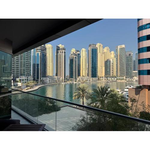 Stylish Marina View Apartment