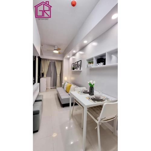 Stylish Modern Condo at Shore Residences MOA