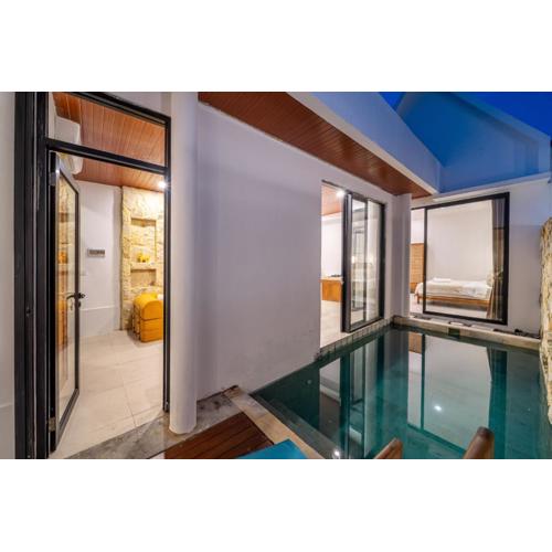 Stylish Modern Villa - Prime Spot - Spacious Pool Retreat