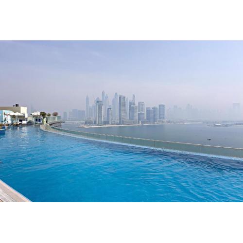 Stylish One-Bedroom Oasis - Prime Palm Location