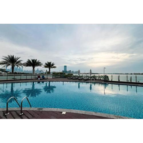 Stylish Palm Jumeirah Stay Sea, Burj Views, Gym & Pool