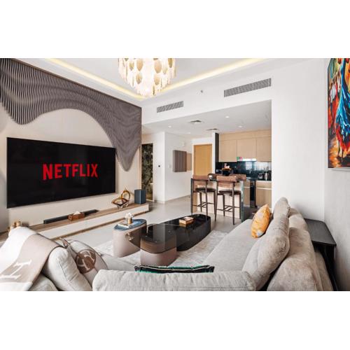 Stylish Poolside Apartment in Dubai Creek Harbour - By DuStay