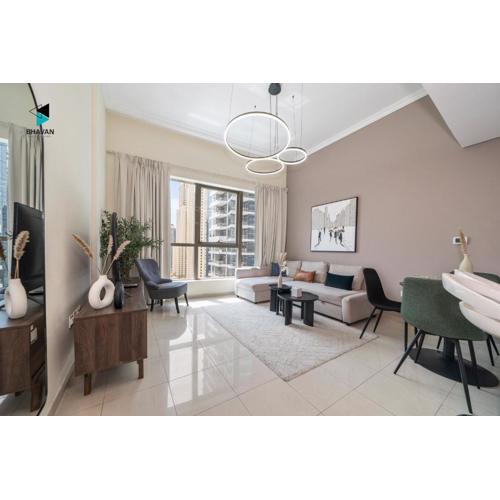 Stylish Stay at Bay Central with Skyline Views