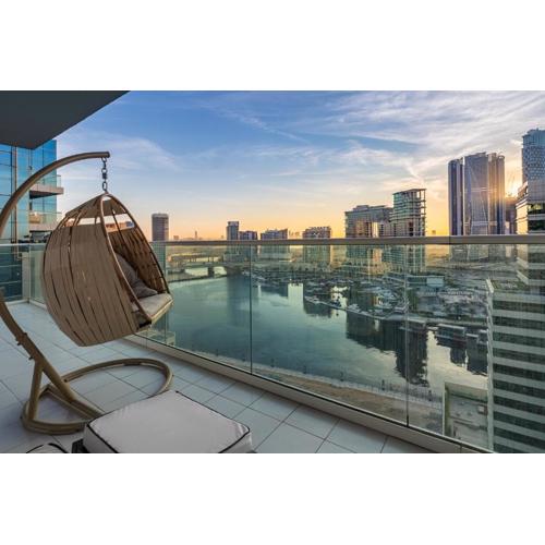 Stylish Stayz 2BR Corner Unit - Yacht & Burj Khalifa Views - close to Dubai Mall