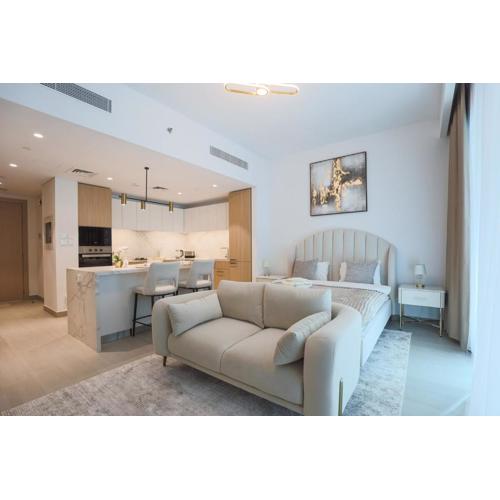 Stylish Studio at Berkeley Place by Ellington