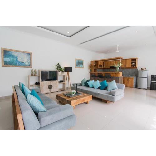 Stylish Three Bedroom Villa Near Atlas Beach Club & Beach.