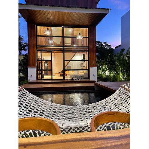 Stylish Tropical Villa 2 Br , Canggu , 400m To Finn Beach