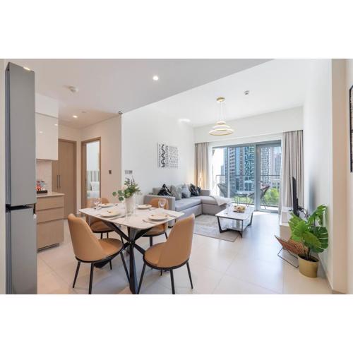 Stylish Urban Living - 1-bedroom in Burj Royale