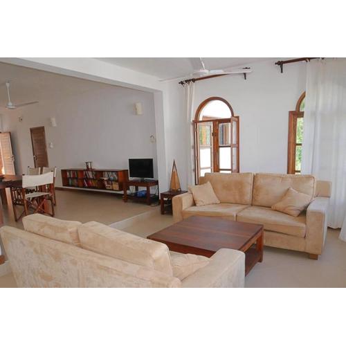 Suite apartment, pool, beach access nearby C224