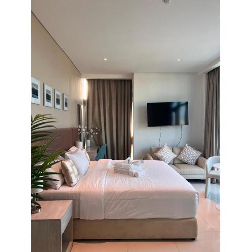 Suite in Seven Palm Corner Unit Rooftop Floor