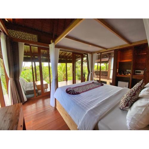 Suite Room with AC ,surrounded by ricefield By iLys Collection