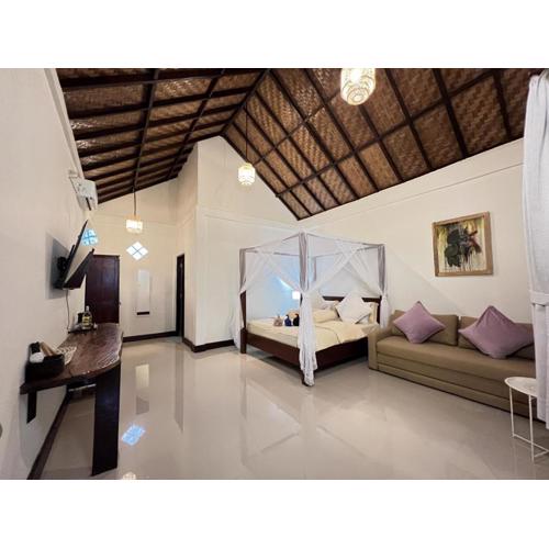 Sumatra Cheeky Monkeys Villa, Trekking and Tours