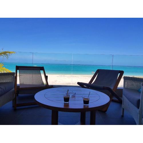 Summer Breeze - Beachfront - 3 Bedrooms Suite