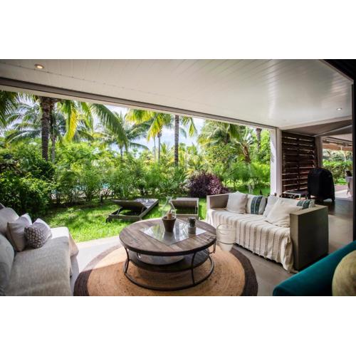 Sunbathed Three Bedroom Apt - Large Pool & Garden