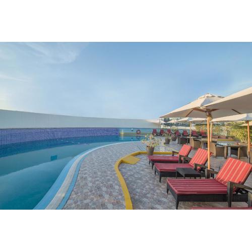 Sunday Hotel Holiday international Dubai