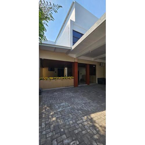 Sunflower Hotel Syariah near Juanda Airport