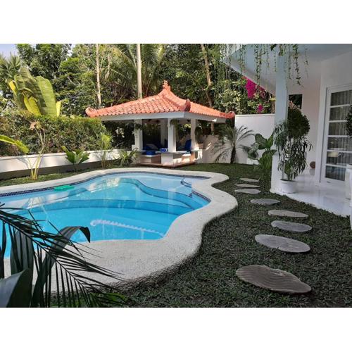 SUNKISS VILLA by Yogya Tropicana