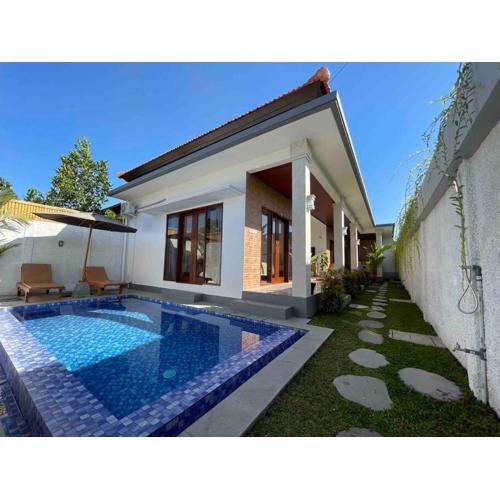 Sunny 3BR Retreat-Coastal Charm