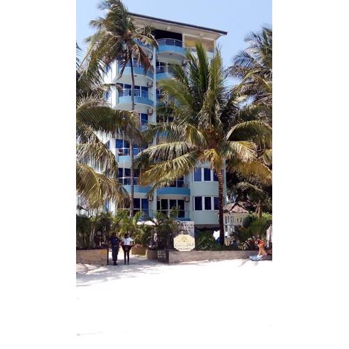 Sunny Beachfront Studio