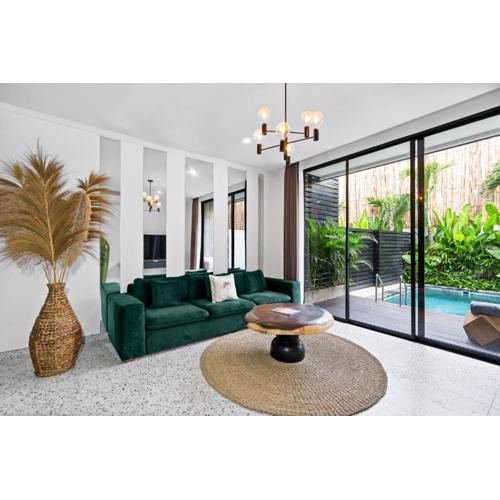 Sunny Nelayan Villa by Betterplace