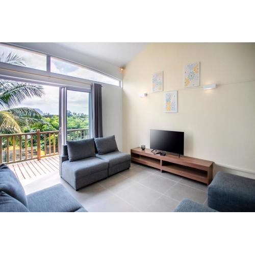 Sunny Two Bedroom Loft - Sea Views and Pool