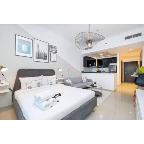 SUNRISE HOMES - A Modern Studio near JBR Beach