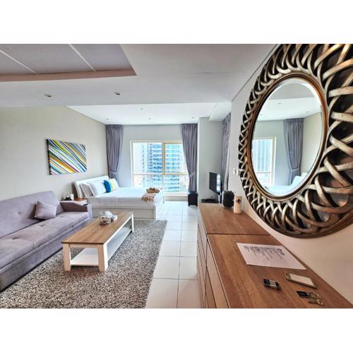 SUNRISE HOMES - Studio with Huge Balcony & Amazing View near JBR Beach