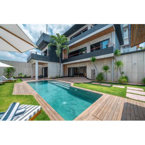 Sunset Berawa - Exclusive Modern 4BR Villa in Central Canggu!