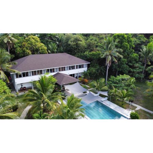 Sunset Cove Beach & Dive Resort