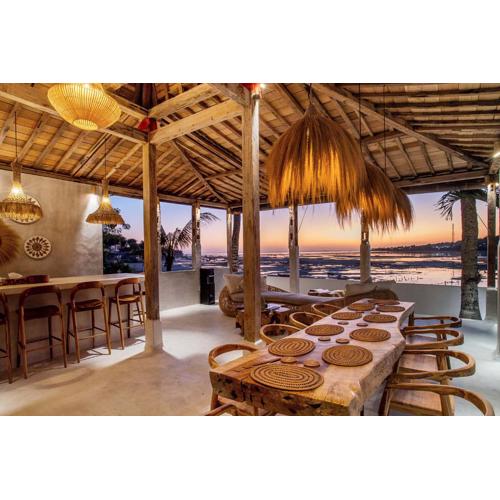 Sunset House Ceningan, 10 person beachview private villa