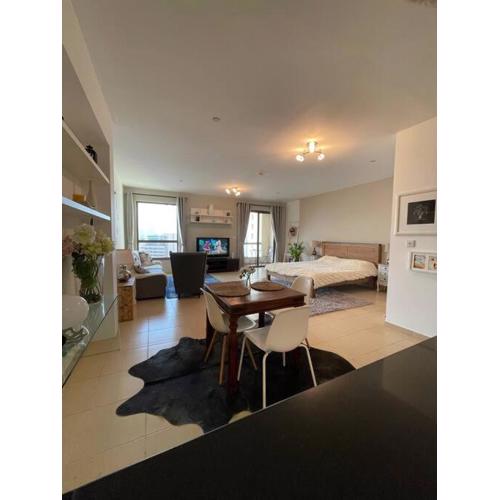 Sunset Oasis: Beachfront Studio