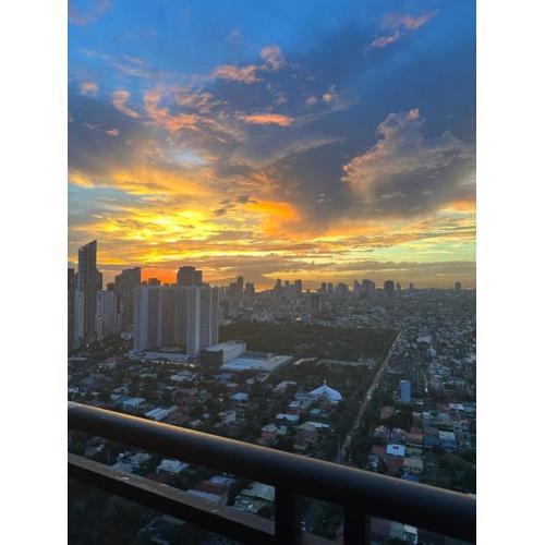 Sunset View 1 BR with balcony FREE Pool&Gym Access