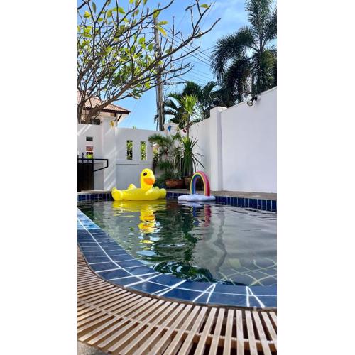 Sunshine villa Near beach Private Pool