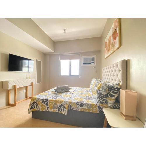 Sunvida Condo across SM City Cebu w/ WIFI and View
