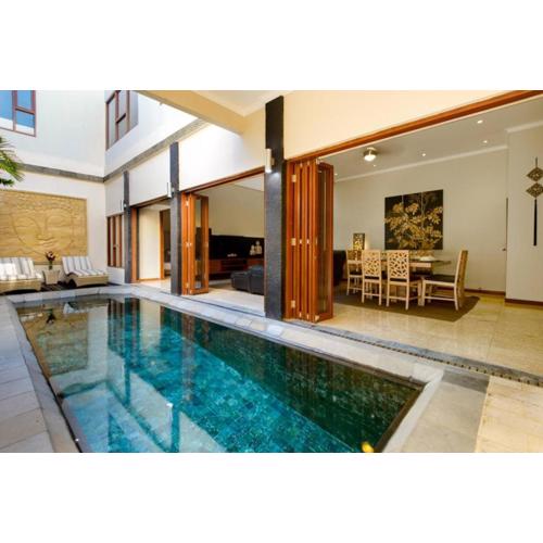 Super 4 Bed, Sleeps 8, Just 300m Walk From Beach