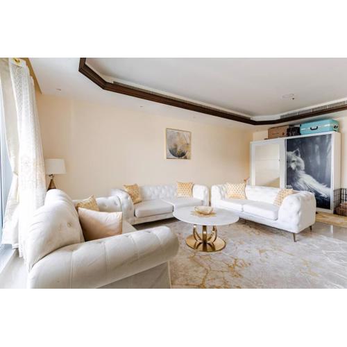 Super flat in Corniche tower