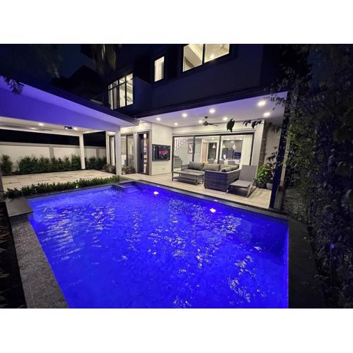 Super Luxury 3 Bedroom Private Pool Villa with Jacuzzi, Near 711, 10 minutes to Walking Street and Pattaya Beach - MT6