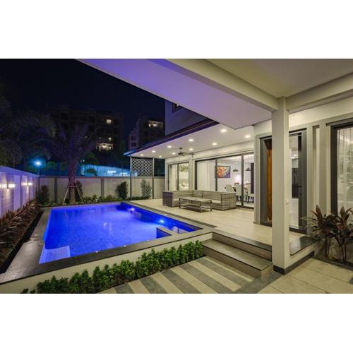 Super Luxury 4 Bedroom Private Pool Villa with Jacuzzi, Near 711, 10 minutes to Walking Street and Pattaya Beach - MT4