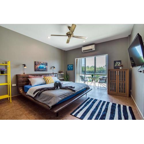 Super nice townhouse in city center, 10 minutes walk to beach, night market ...