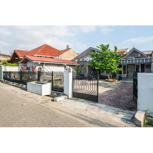 SUPER OYO Gandaria Guest House Near Masjid Raya Sumatera Barat