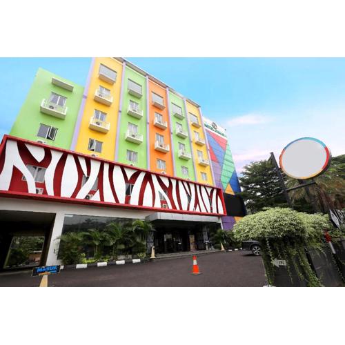 Super OYO Townhouse OAK Hotel Fiducia Pondok Gede