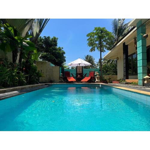 Superb family friendly villa with pool and only 500 metres from beach