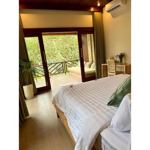 Superior One-Bedroom Apartment With Balcony