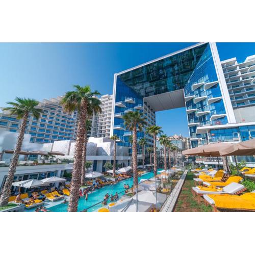 Superluxury Apartment in FIVE Palm, Pool & Beach Access