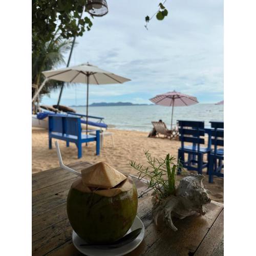 Surf Beach House Pool Villa