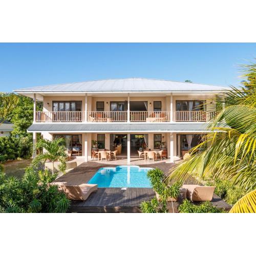 Surf Tropical Villa Seascape