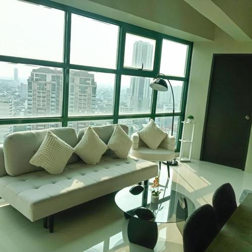 Symphony Tower Quezon City 44sqm - Full glass view