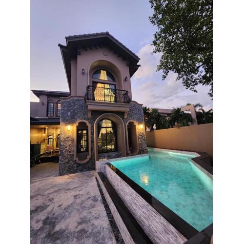 T1-Tuscany Private Pool Villa-บางแสน